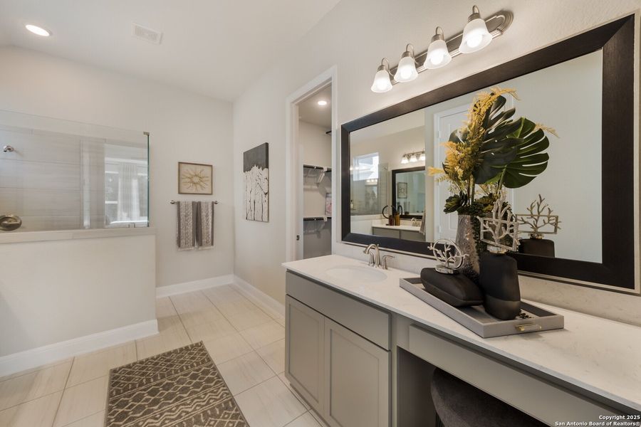Furnished interior view inside a new home in Sienna Lakes, San Antonio (Image 2).