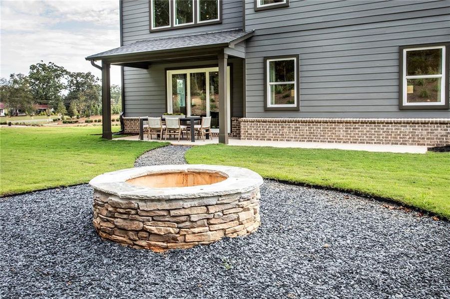 Exterior details and patio area of a home in Acacia, Cumming (Image 3).
