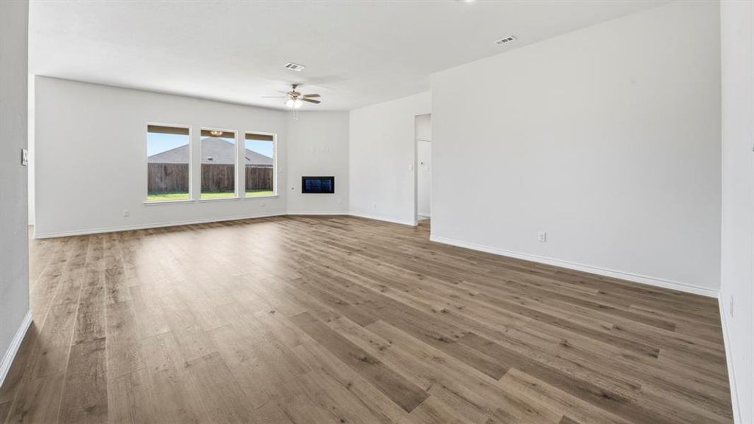 Spacious, unfurnished interior of a new home in The Woods at Lindsey Place, Anna (Image 29).