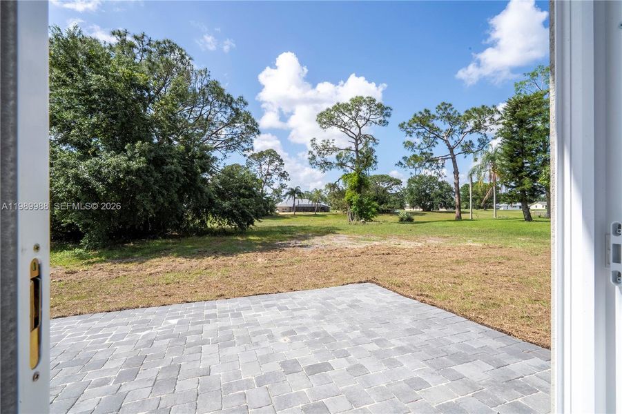 Exterior details and patio area of a home in , Sebring (Image 4).