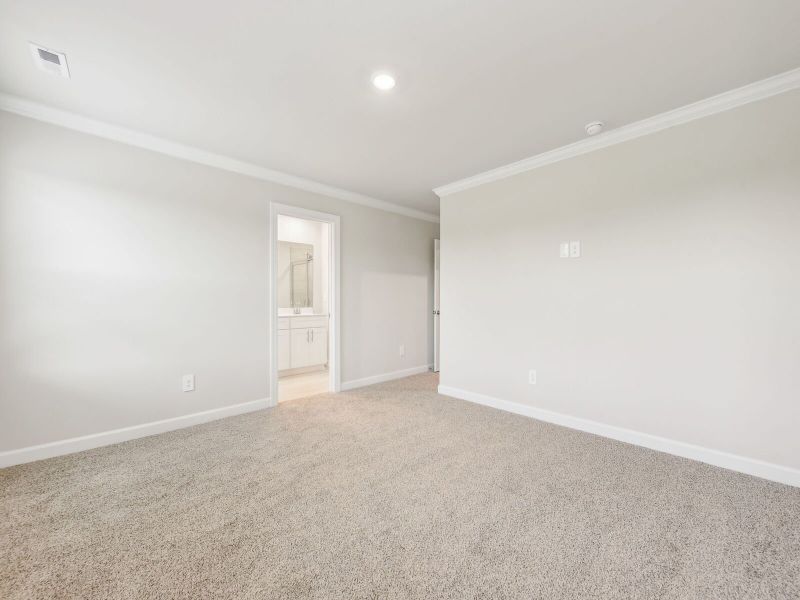 Spacious, unfurnished interior of a new home in Galloway Ridge, Charlotte (Image 24).