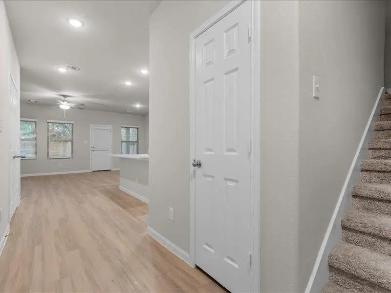 Spacious, unfurnished interior of a new home in , Houston (Image 10).