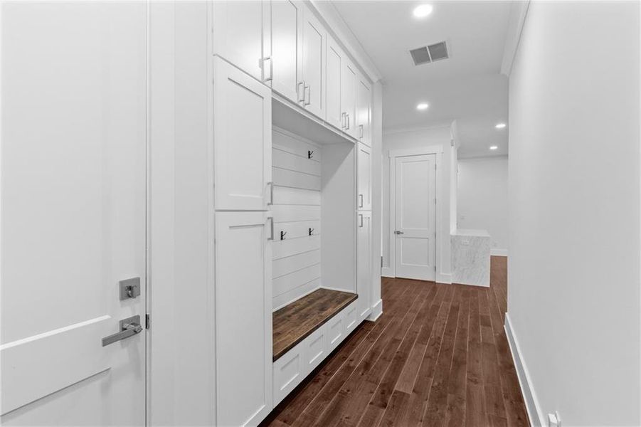 Spacious, unfurnished interior of a new home in , Alpharetta (Image 101).