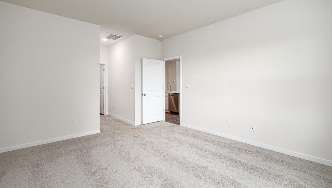 Spacious, unfurnished interior of a new home in Valley View, Waynesville (Image 15).
