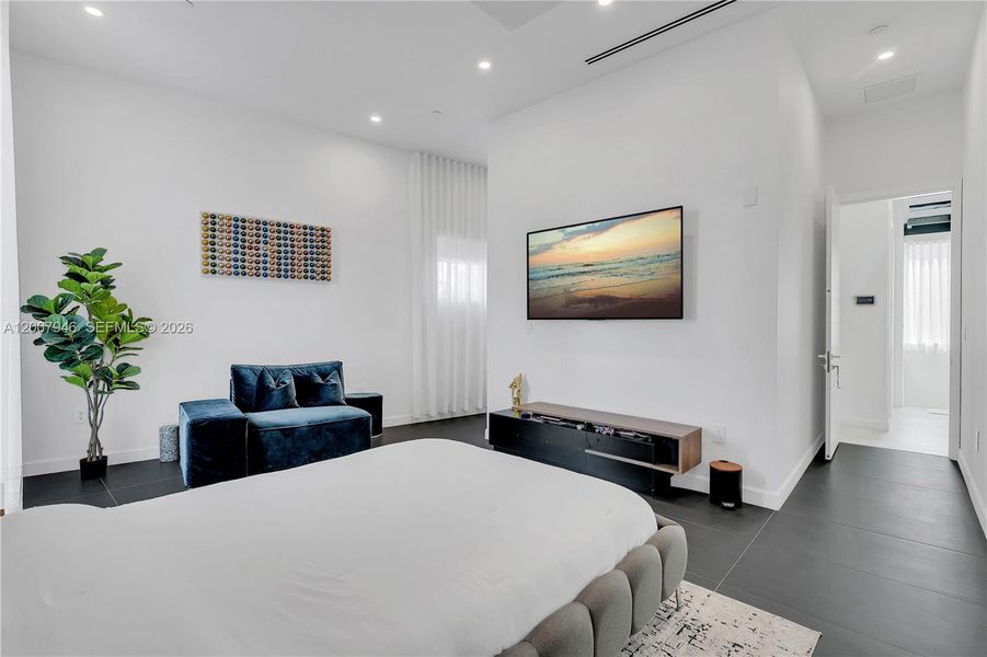 Furnished interior view inside a new home in , Miami Beach (Image 9).