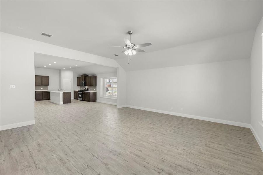 Spacious, unfurnished interior of a new home in Arcadia Trails, Balch Springs (Image 22).