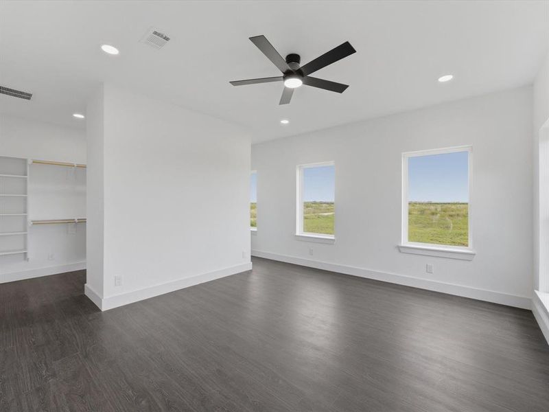 Spacious, unfurnished interior of a new home in , Avalon (Image 31).
