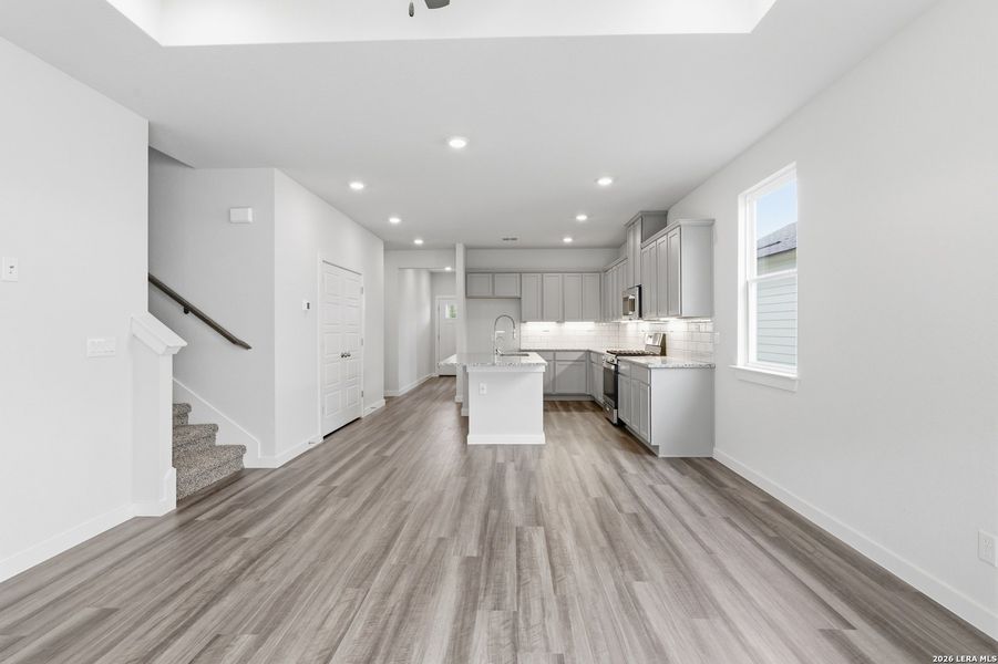 Spacious, unfurnished interior of a new home in , San Antonio (Image 6).