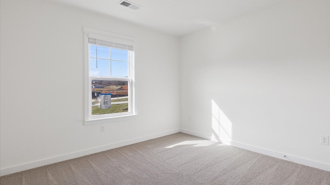 Spacious, unfurnished interior of a new home in Emory Creek, Harriman (Image 14).