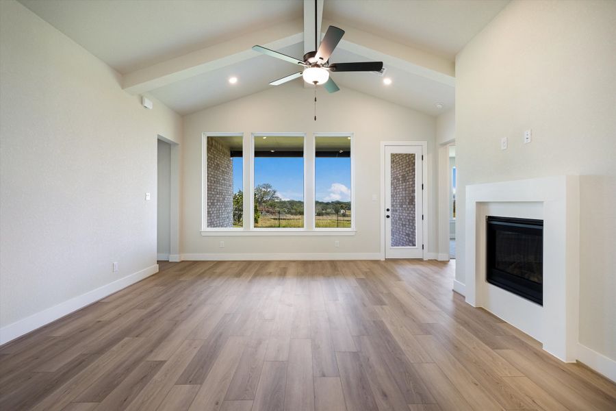 Spacious, unfurnished interior of a new home in Esperanza, Boerne (Image 17).