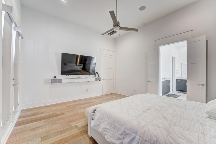 Furnished interior view inside a new home in Avondale, Houston (Image 17).