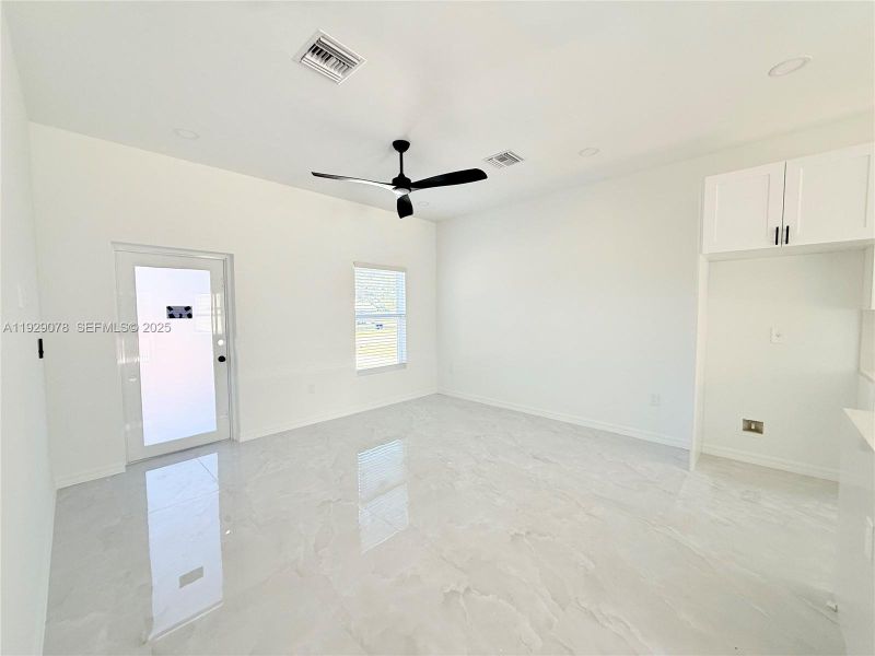Spacious, unfurnished interior of a new home in , Punta Gorda (Image 8).