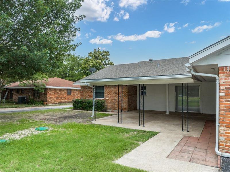 Exterior details and patio area of a home in , Hillsboro (Image 20). Exterior details and patio area of a home in , Hillsboro (Image 20).