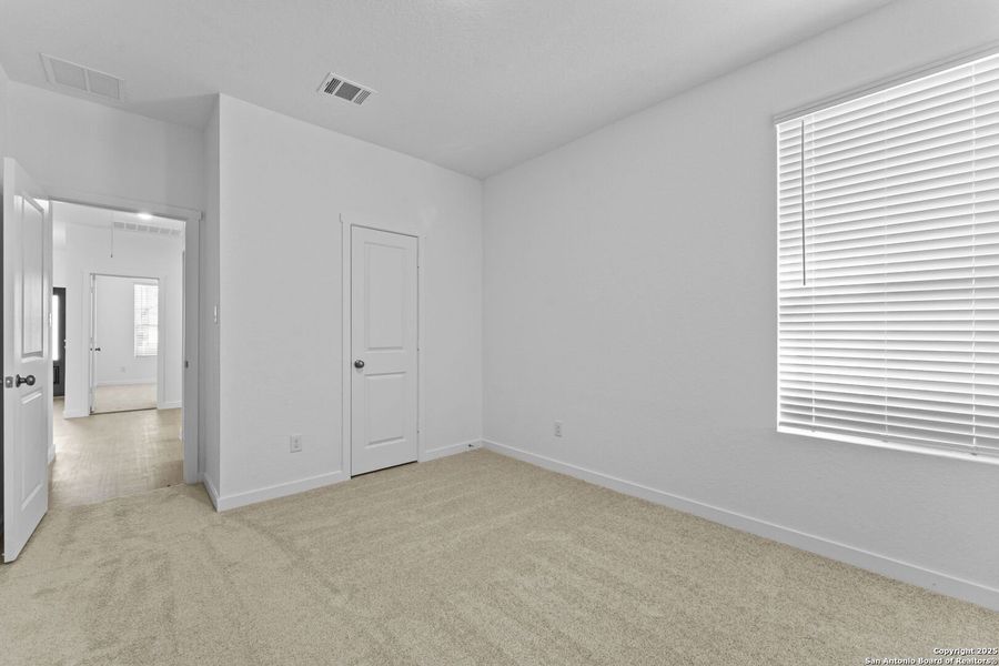 Spacious, unfurnished interior of a new home in , New Braunfels (Image 16).