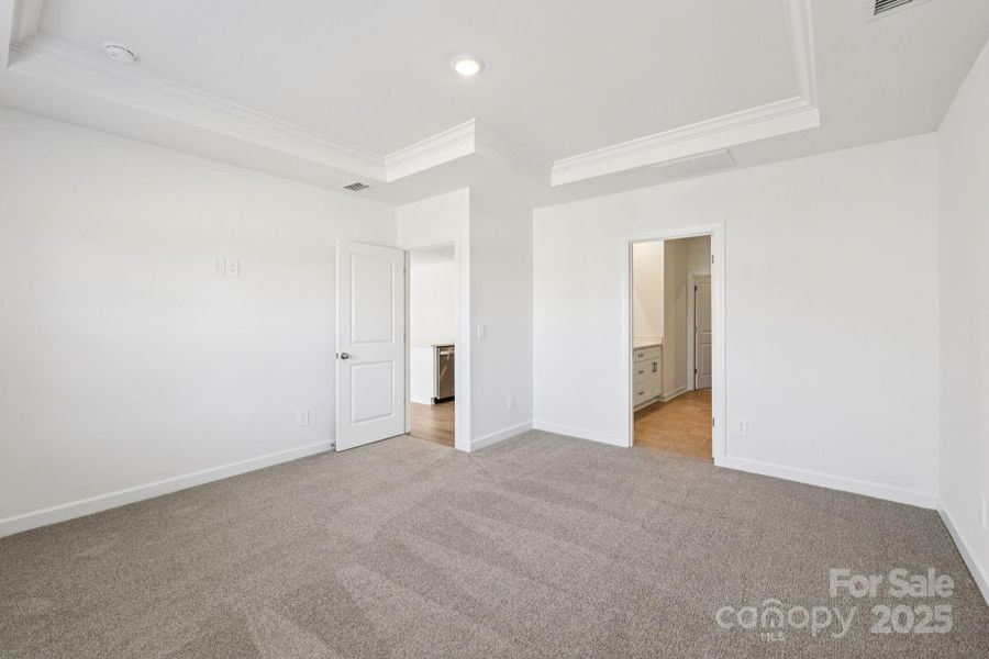 Spacious, unfurnished interior of a new home in Brighton Springs, York (Image 28).