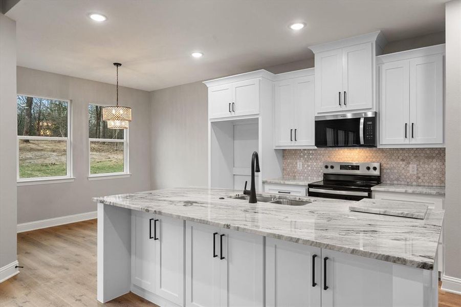 Furnished interior view inside a new home in , Corsicana (Image 13).
