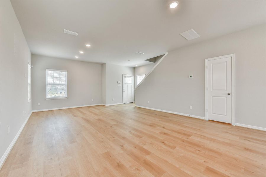 Spacious, unfurnished interior of a new home in , Houston (Image 28).