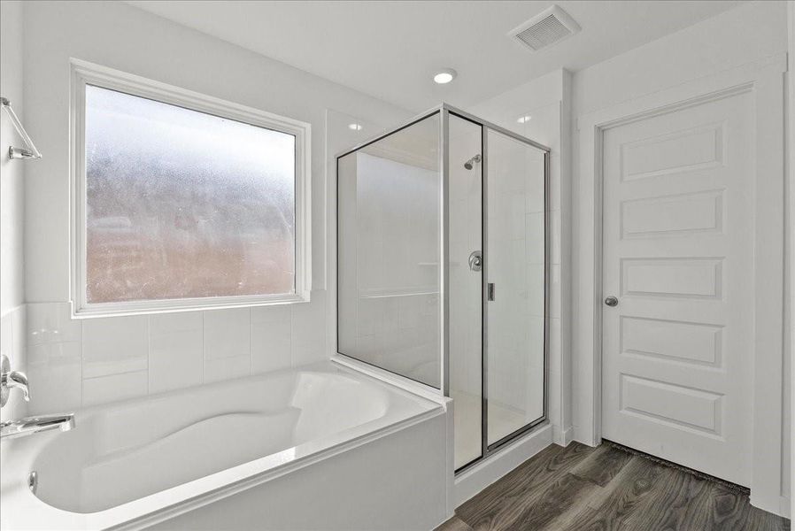 Furnished interior view inside a new home in Central Park, Texas City (Image 5).