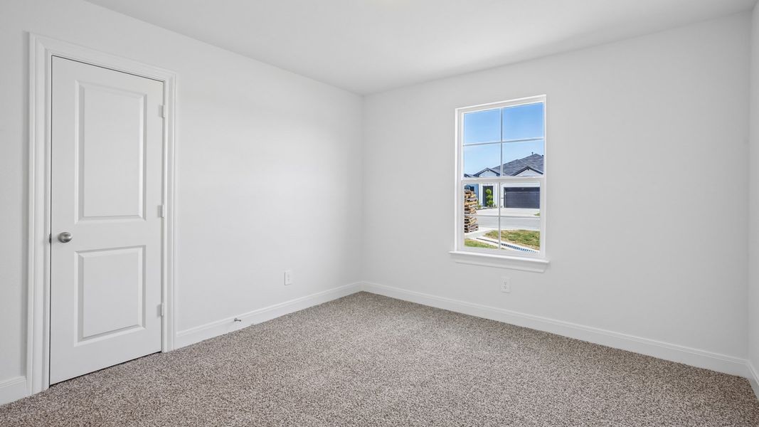 Spacious, unfurnished interior of a new home in Railhead, Cedar Creek (Image 23).
