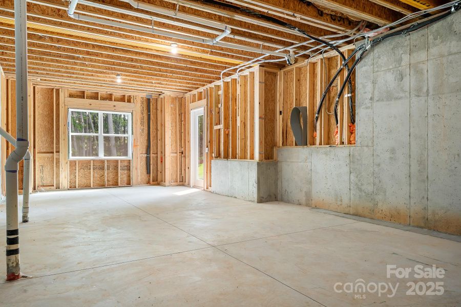 Image 44 of a home in Harbor Watch.