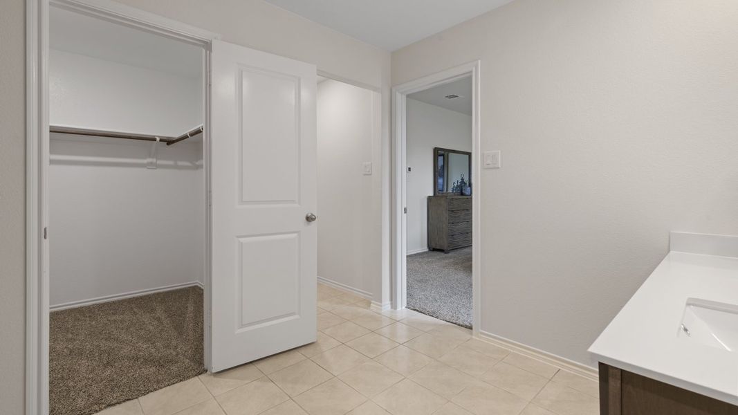 Spacious, unfurnished interior of a new home in The Reserve at Timber Creek, Lindale (Image 18).