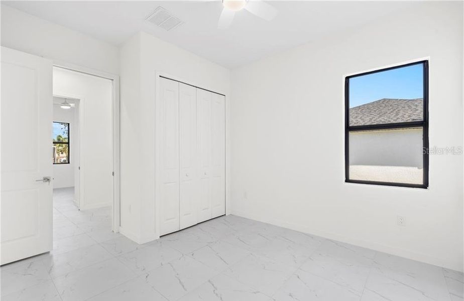 Spacious, unfurnished interior of a new home in , Cape Coral (Image 26).
