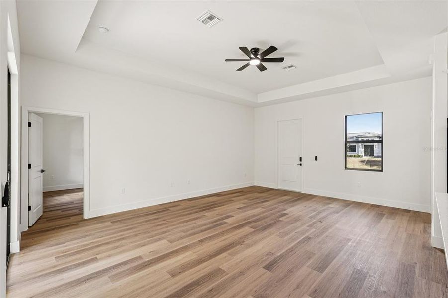 Spacious, unfurnished interior of a new home in , North Port (Image 34).