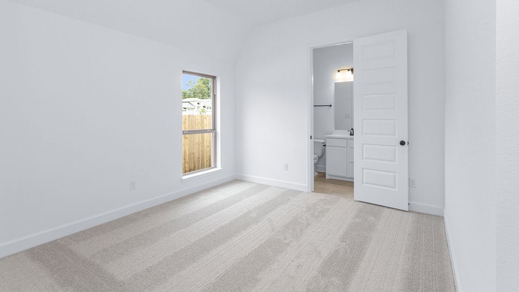 Spacious, unfurnished interior of a new home in Evergreen, Conroe (Image 24).