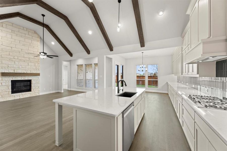 11. 2122 Clairmont - Kitchen (3) 11. 2122 Clairmont - Kitchen (3)