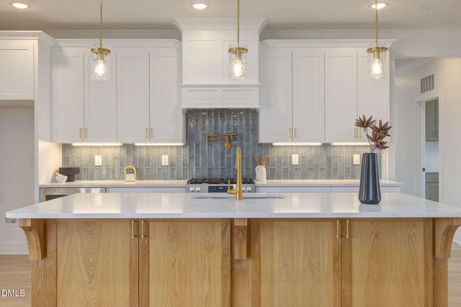 16-web-or-mls-Roombiance16