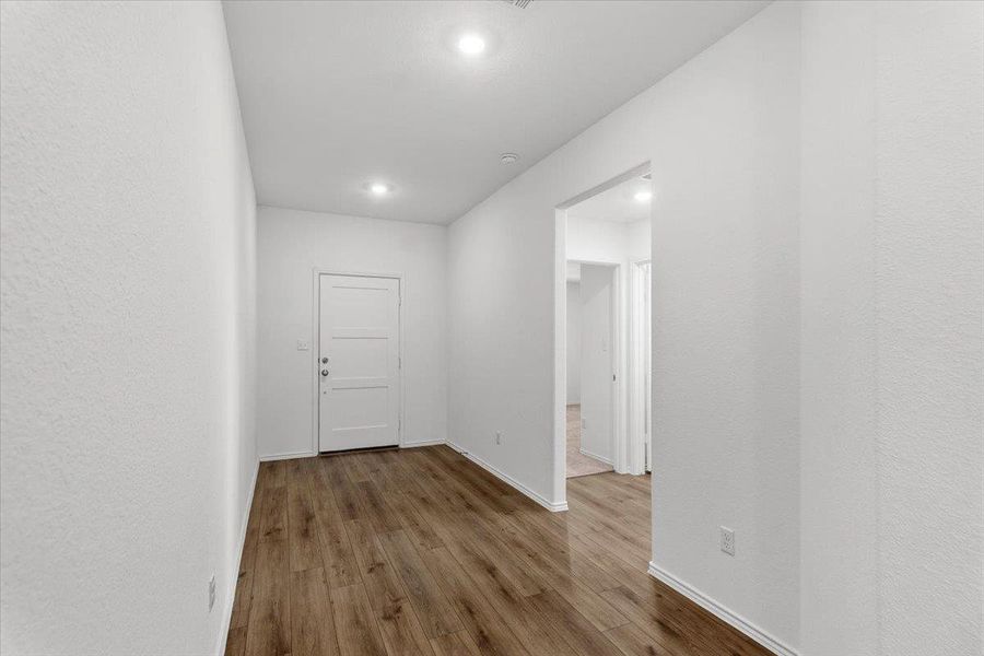 Spacious, unfurnished interior of a new home in Plum Creek North, Kyle (Image 20).