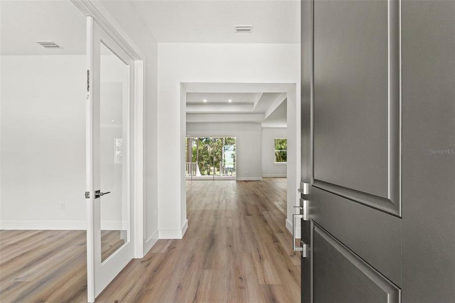 Spacious, unfurnished interior of a new home in Southern Hills Plantation, Brooksville (Image 24).