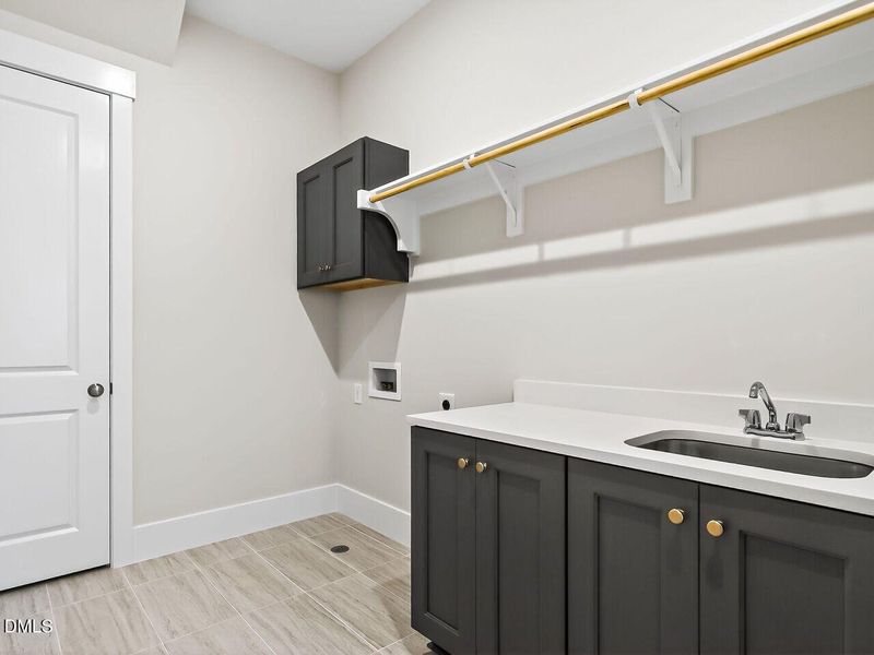 026-1280x960-laundry-room