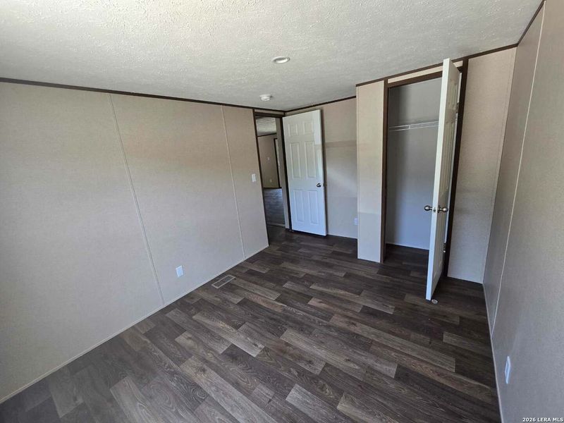 Spacious, unfurnished interior of a new home in , Canyon Lake (Image 15).