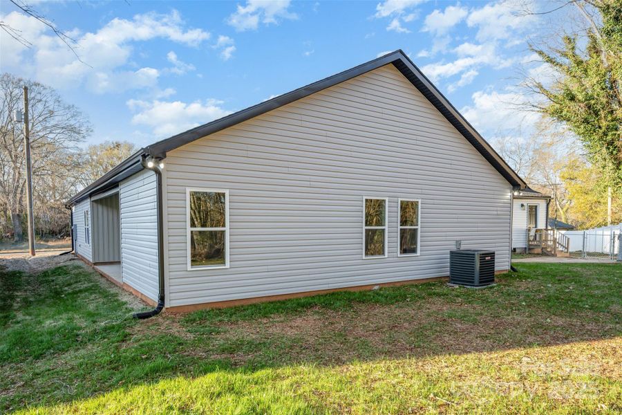 Exterior details and patio area of a home in , Shelby (Image 4).