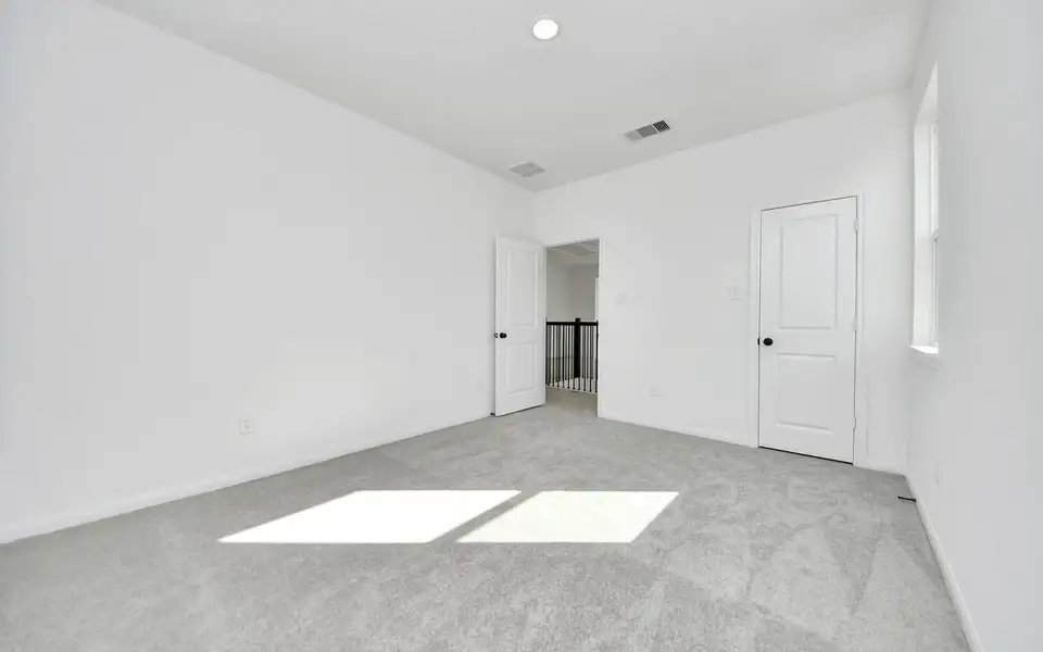 Spacious, unfurnished interior of a new home in Elyson, Katy (Image 11).