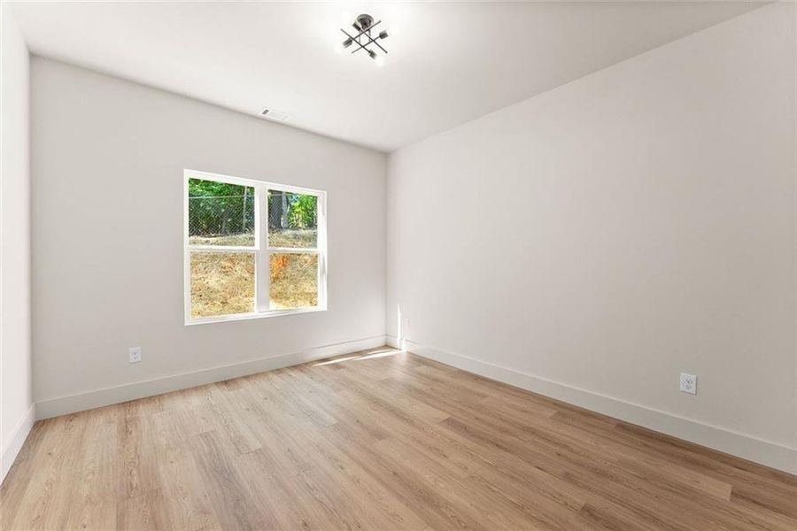 Spacious, unfurnished interior of a new home in , Gainesville (Image 31).
