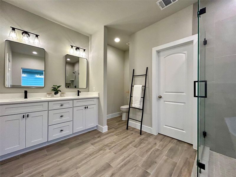 Double vanity in the primary bathroom.