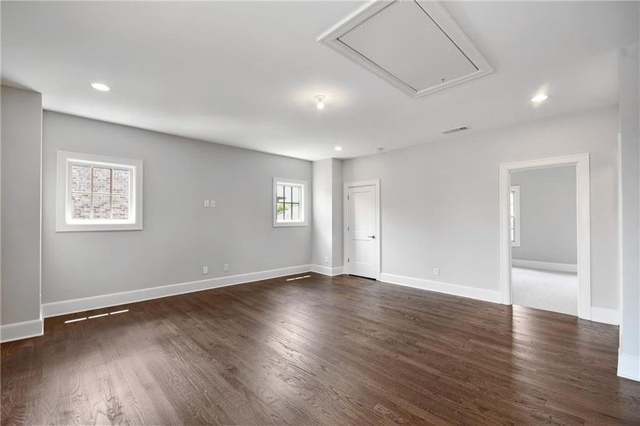 Spacious, unfurnished interior of a new home in Laurel View, Suwanee (Image 21).
