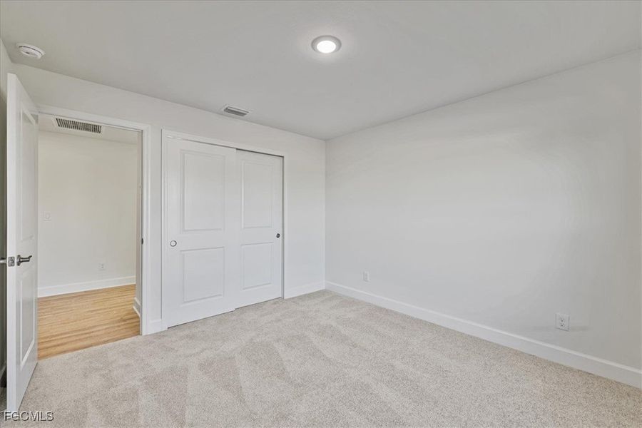 Spacious, unfurnished interior of a new home in Cape Coral, Cape Coral (Image 19).