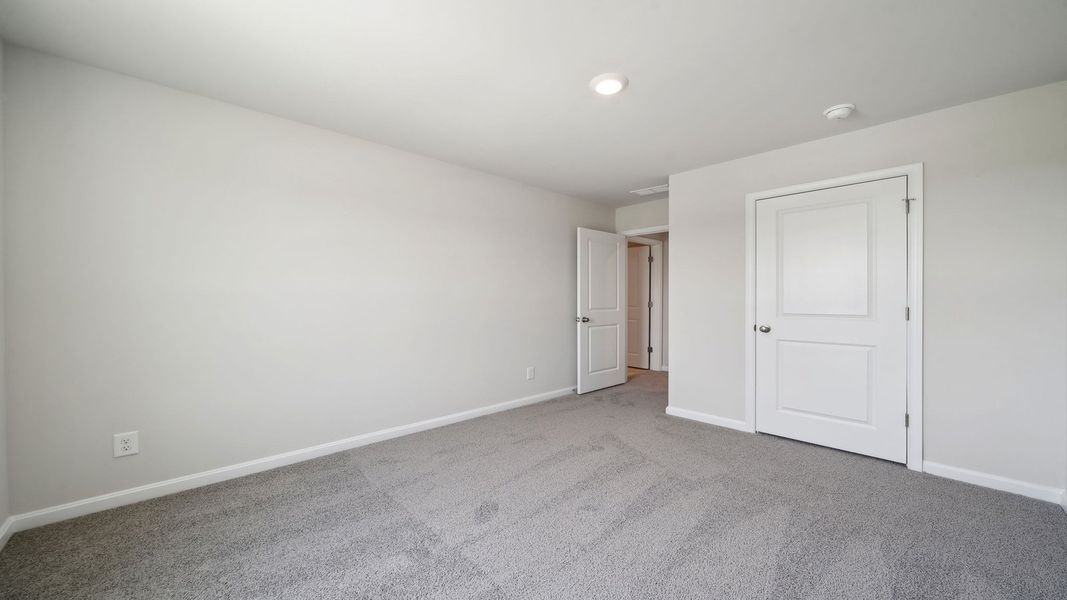 Spacious, unfurnished interior of a new home in Tooley Harbor, Elizabeth City (Image 28).