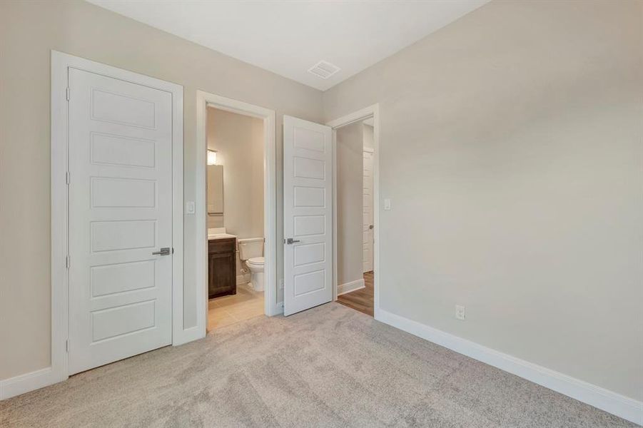 Spacious, unfurnished interior of a new home in Sandbrock Ranch, Aubrey (Image 31).