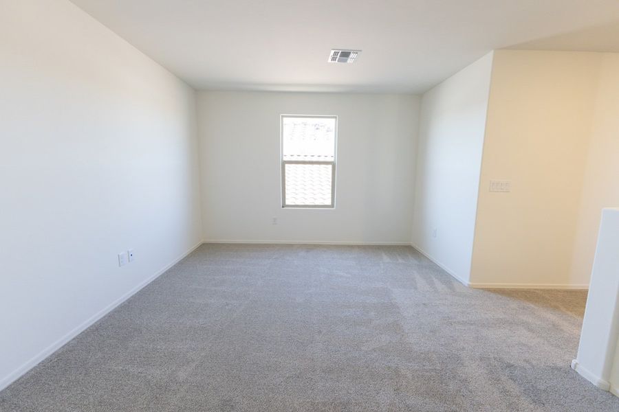 Spacious, unfurnished interior of a new home in Entrada Del Toro at Rancho Sahuarita, Sahuarita (Image 6).