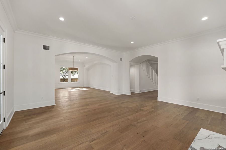 Spacious, unfurnished interior of a new home in , San Antonio (Image 38).