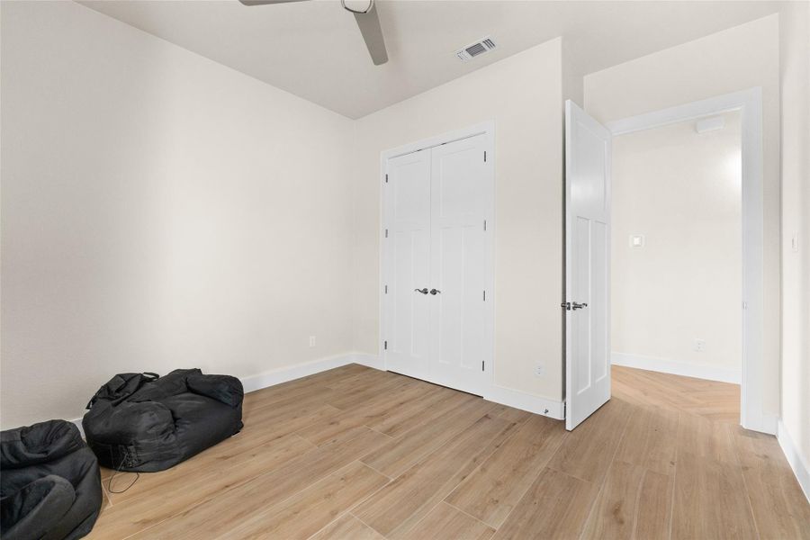 Spacious, unfurnished interior of a new home in , Kempner (Image 25).