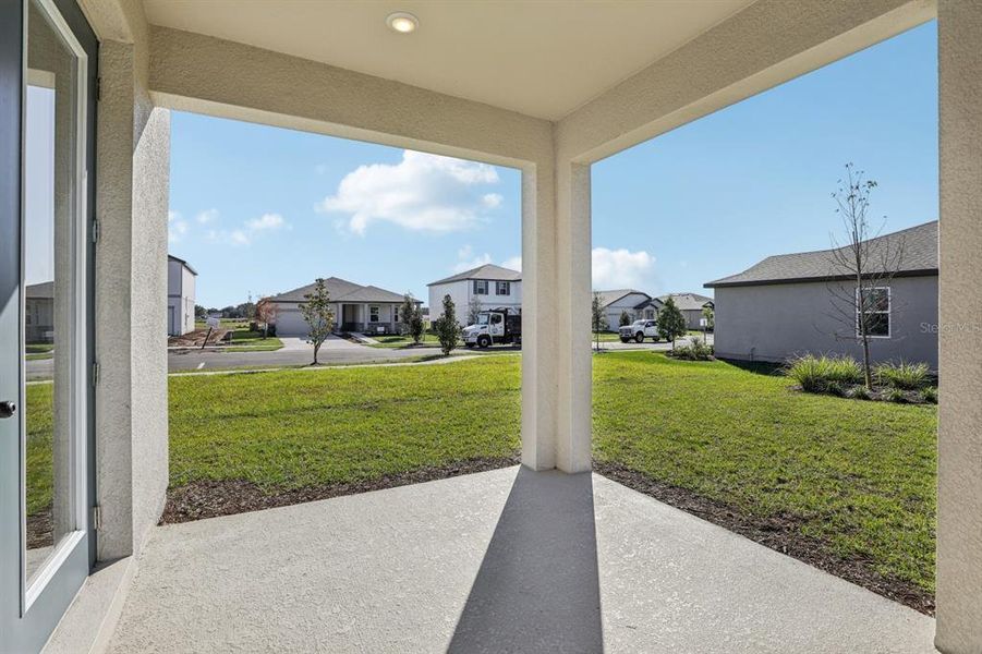 Exterior details and patio area of a home in Tyson Reserve, St. Cloud (Image 4).