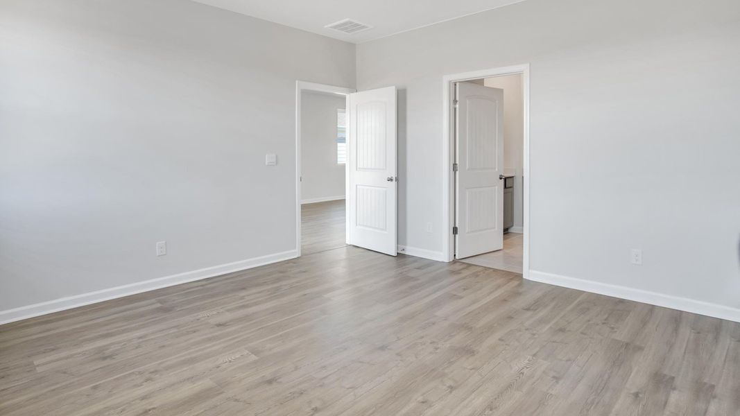 Spacious, unfurnished interior of a new home in Legacy Farms, White House (Image 16).