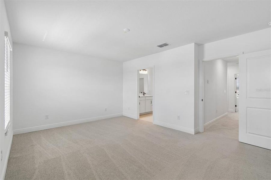 Spacious, unfurnished interior of a new home in SeaFlower, Bradenton (Image 24).