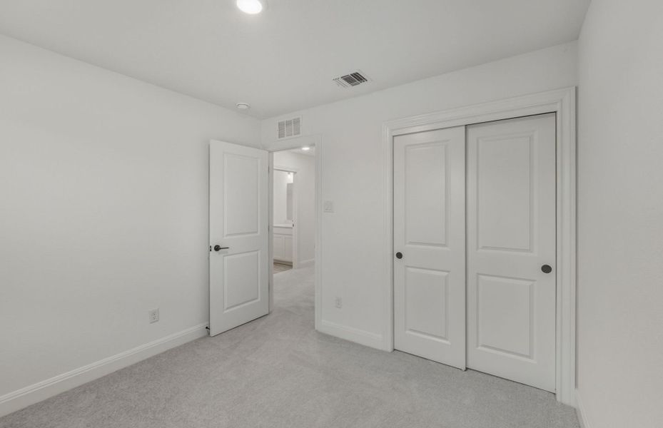 Spacious, unfurnished interior of a new home in Horizon Lake, Leander (Image 22).