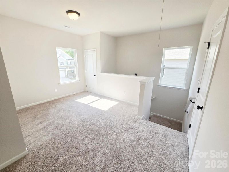 Spacious, unfurnished interior of a new home in Cedar Meadows, Monroe (Image 11).